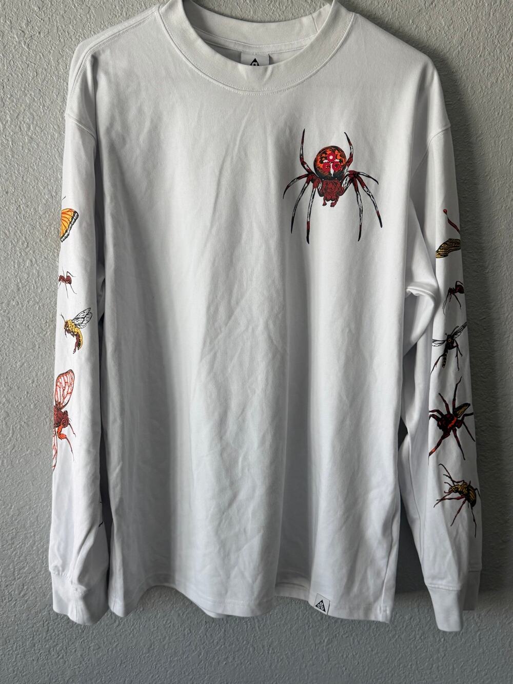 Nike insect designed men's size S long sleeve shirt. *new*